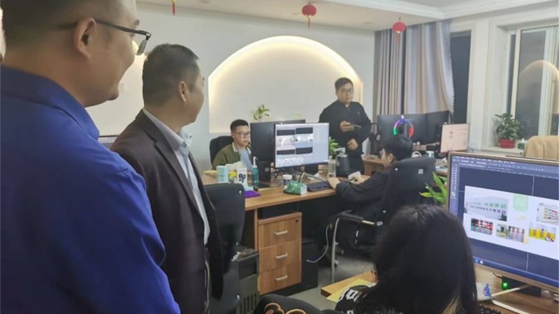 以下是一些在纪录片脚本写作领域具有较高知名度的服务机构：